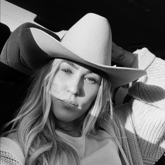 Meet your Posher, Jess - Picture 1 of 1